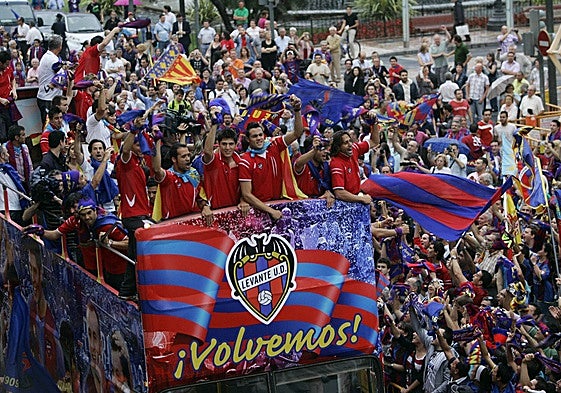 Celebración del ascenso del Levante en 2010.