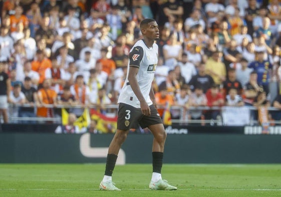 Cristhian Mosquera, en el Valencia con Mestalla.