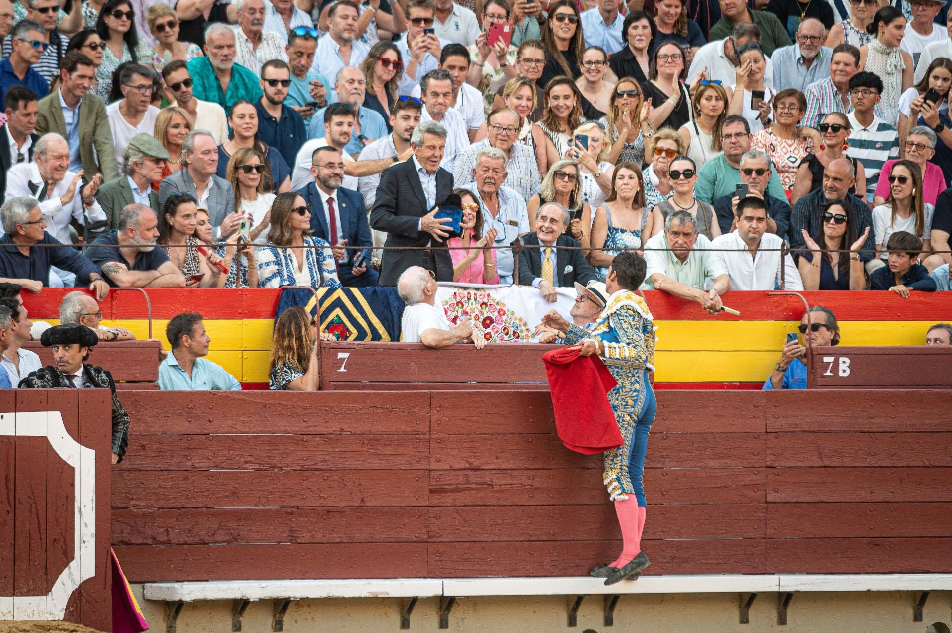 La plaza de toros de Castellón se viste de gala en su homenaje a Manuel Colonques