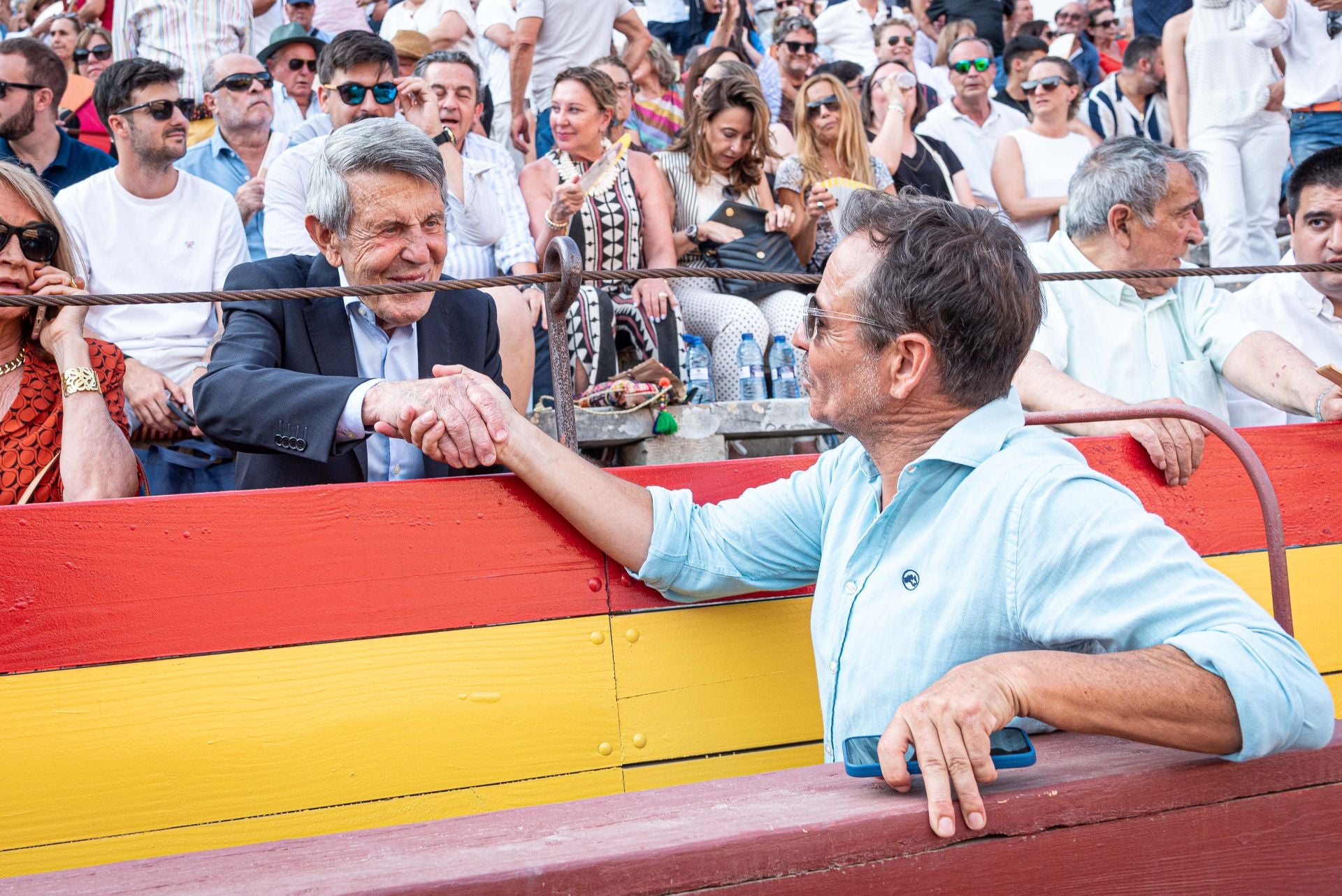 La plaza de toros de Castellón se viste de gala en su homenaje a Manuel Colonques