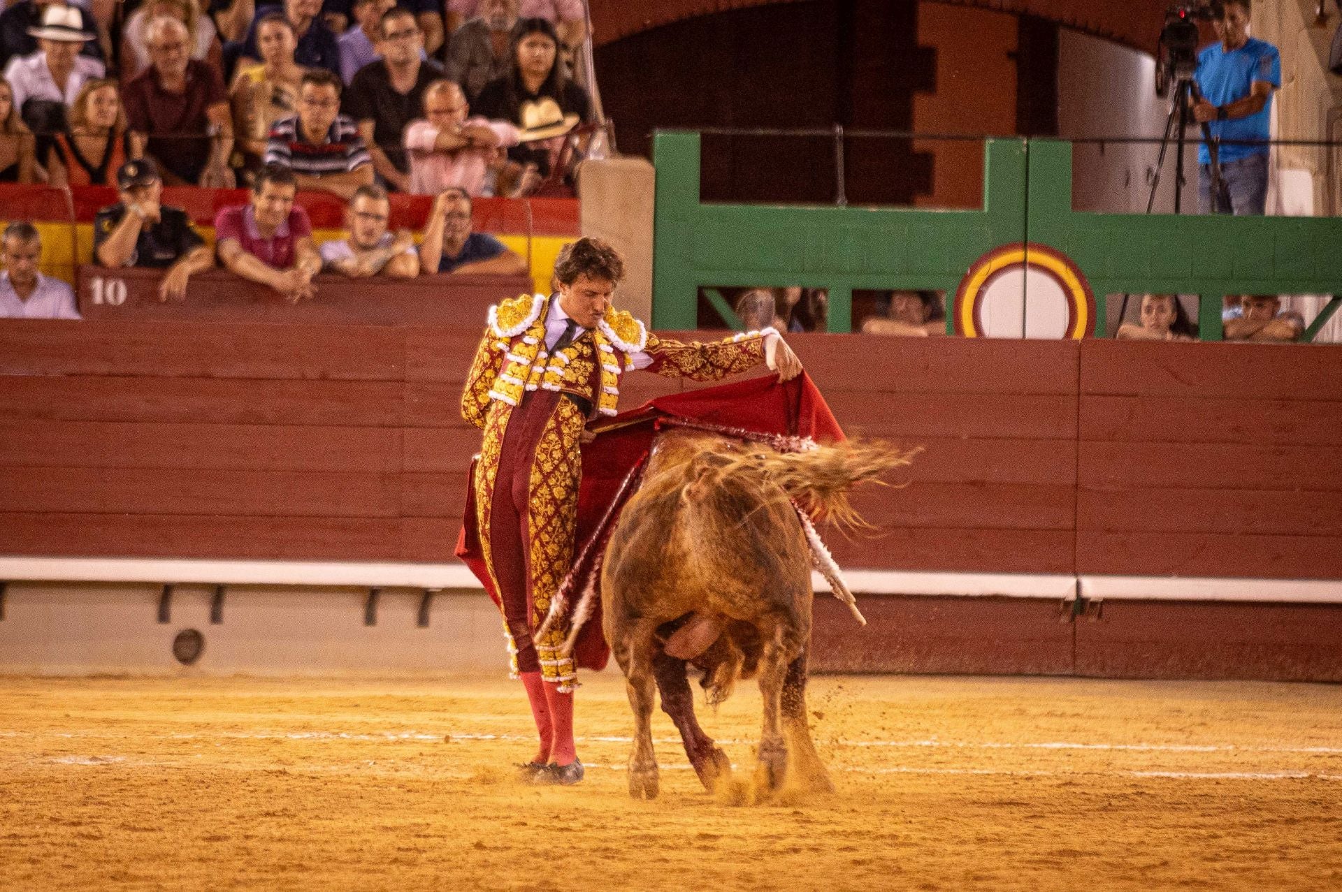 La plaza de toros de Castellón se viste de gala en su homenaje a Manuel Colonques
