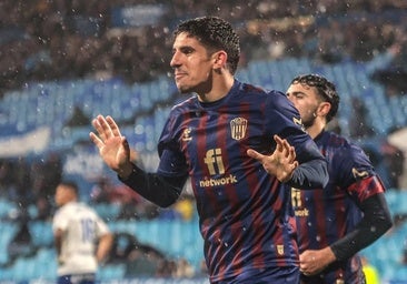 Víctor García firma su contrato con el Levante