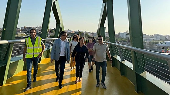 Abre a los viandantes la nueva pasarela peatonal que une Sueca con Fortaleny