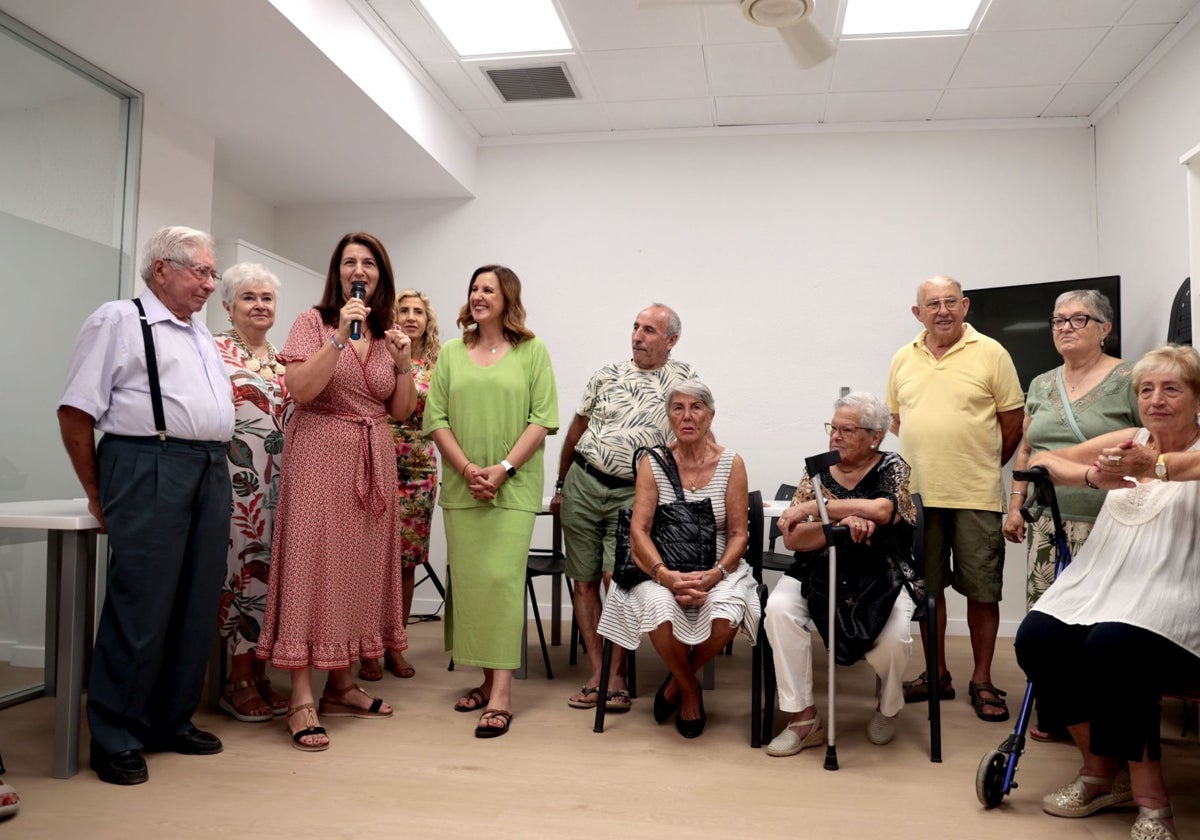 María José Catalá en las instalaciones del Centro de Mayores de Forn d'Alcedo.