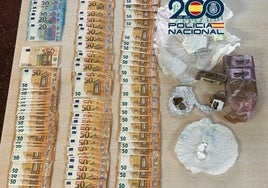 Drogas y dinero en efectivo encontrado por la Policía Nacional en ambos inmuebles