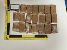 La droga localizada en este vehículo.