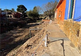 Calle del barrio de l'Omet destrozada por la dana.