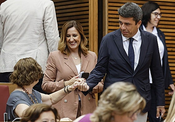 El presidente Carlos Mazón, en la sesión de control de Les Corts.