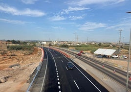Puente abierto este viernes sobre el barranco del Poyo.