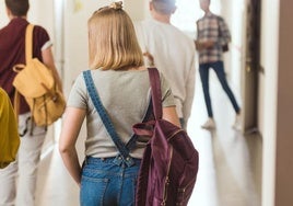 Un tribunal exime a un hombre de pagar la pensión alimenticia de su hija de 23 años porque ha terminado su formación y encontrado trabajo