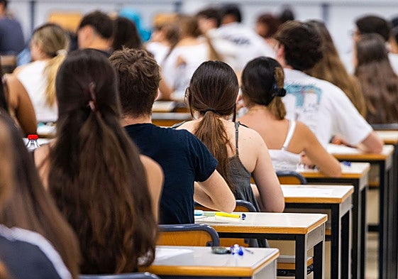 Alumnos durante la selectividad de julio.