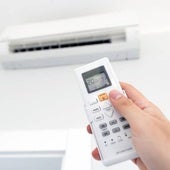 El precio de la luz se desploma este domingo con la nueva tarifa y deja cuatro horas a cero euros: las franjas más baratas y más caras