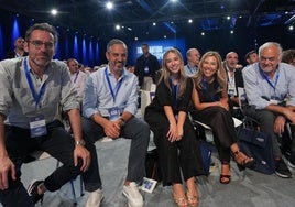 El portavoz nacional del PP, Borja Sémper, ayer en el congreso nacional del partido junto a Juan Bravo, Noelia Núñez, Ana Alós y Esteban González Pons.