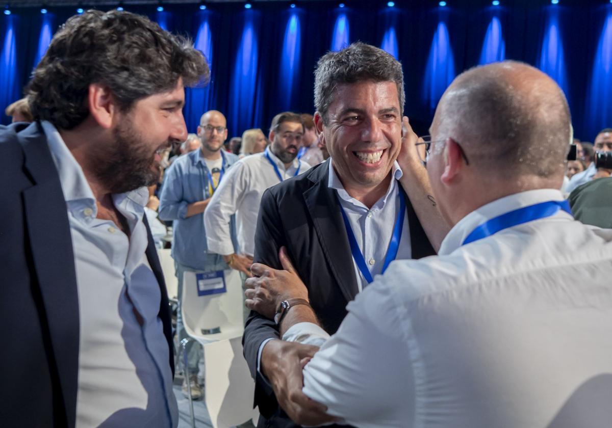Carlos Mazón a su llegada al XXI Congreso Nacional del Partido Popular de este viernes en Madrid.