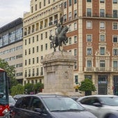 Una escultura, una avenida. En el acceso al túnel de las Grandes Vías, medio oculto, el principal recuerdo al Cid, cuya avenida es la continuidad de la A-3.