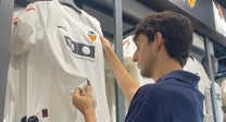 «Esta camiseta me gusta, pero estoy esperando a la de la Senyera»