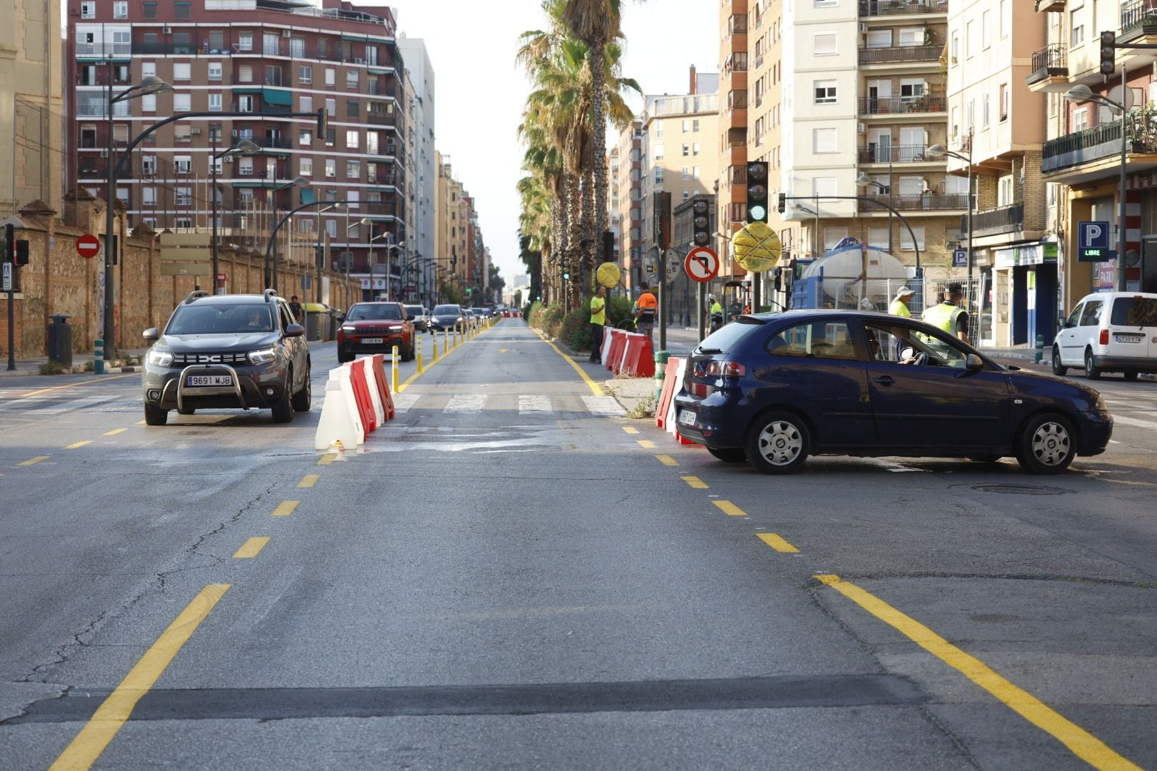 Problemas para circular por los cortes de tráfico en Pérez Galdós