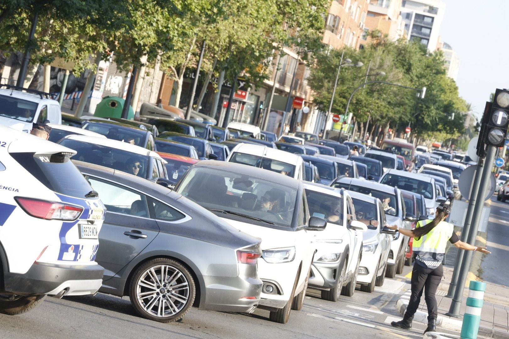Problemas para circular por los cortes de tráfico en Pérez Galdós
