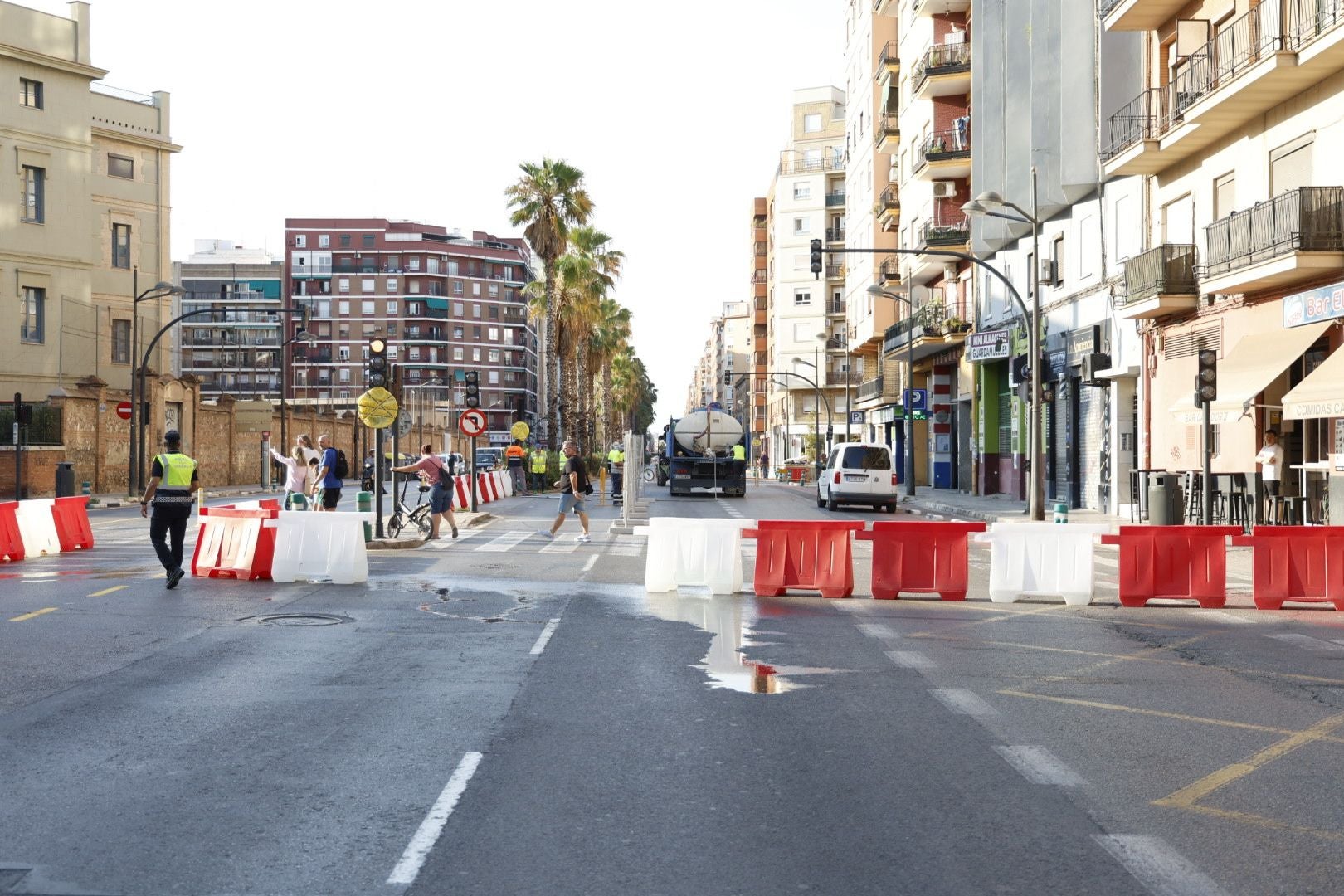 Problemas para circular por los cortes de tráfico en Pérez Galdós