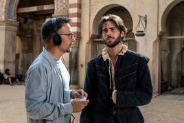 Alejandro Amenábar y el actor Julio Peña.