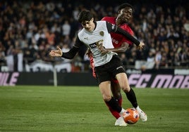 Javi Guerra, durante un partido en Mestalla.