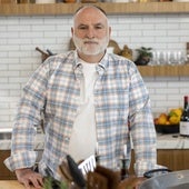 El chef José Andrés en una imagen del especial de televisión 'Dinner Party Diaries con José Andrés'.