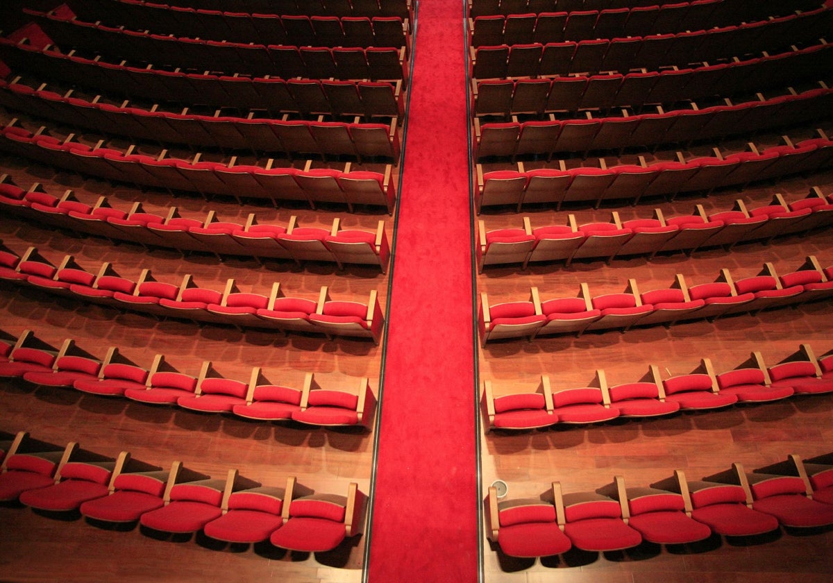 Interior del teatro Serrano en Gandia.