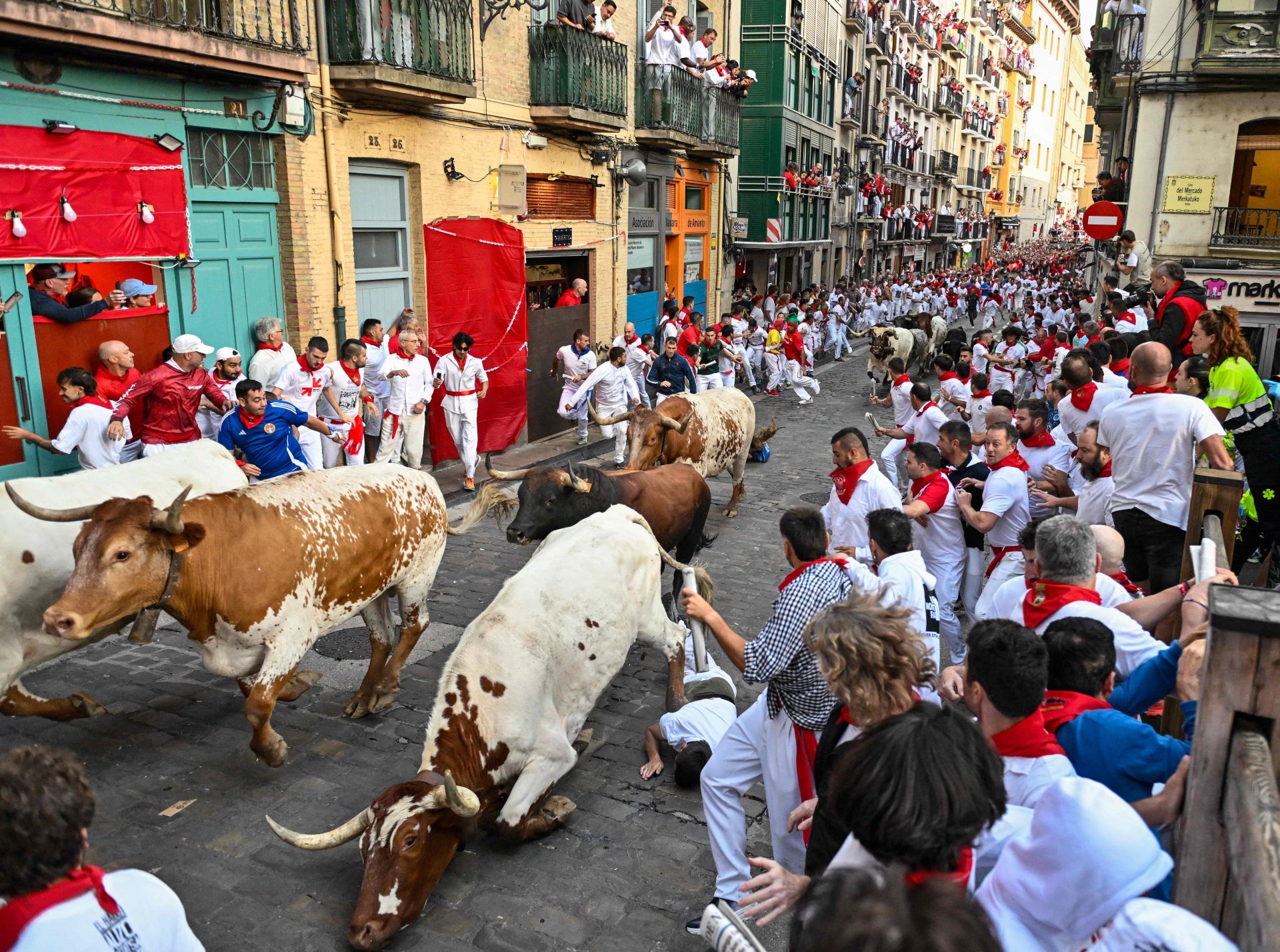 El peligroso segundo encierro de San Fermín 2025, en imágenes