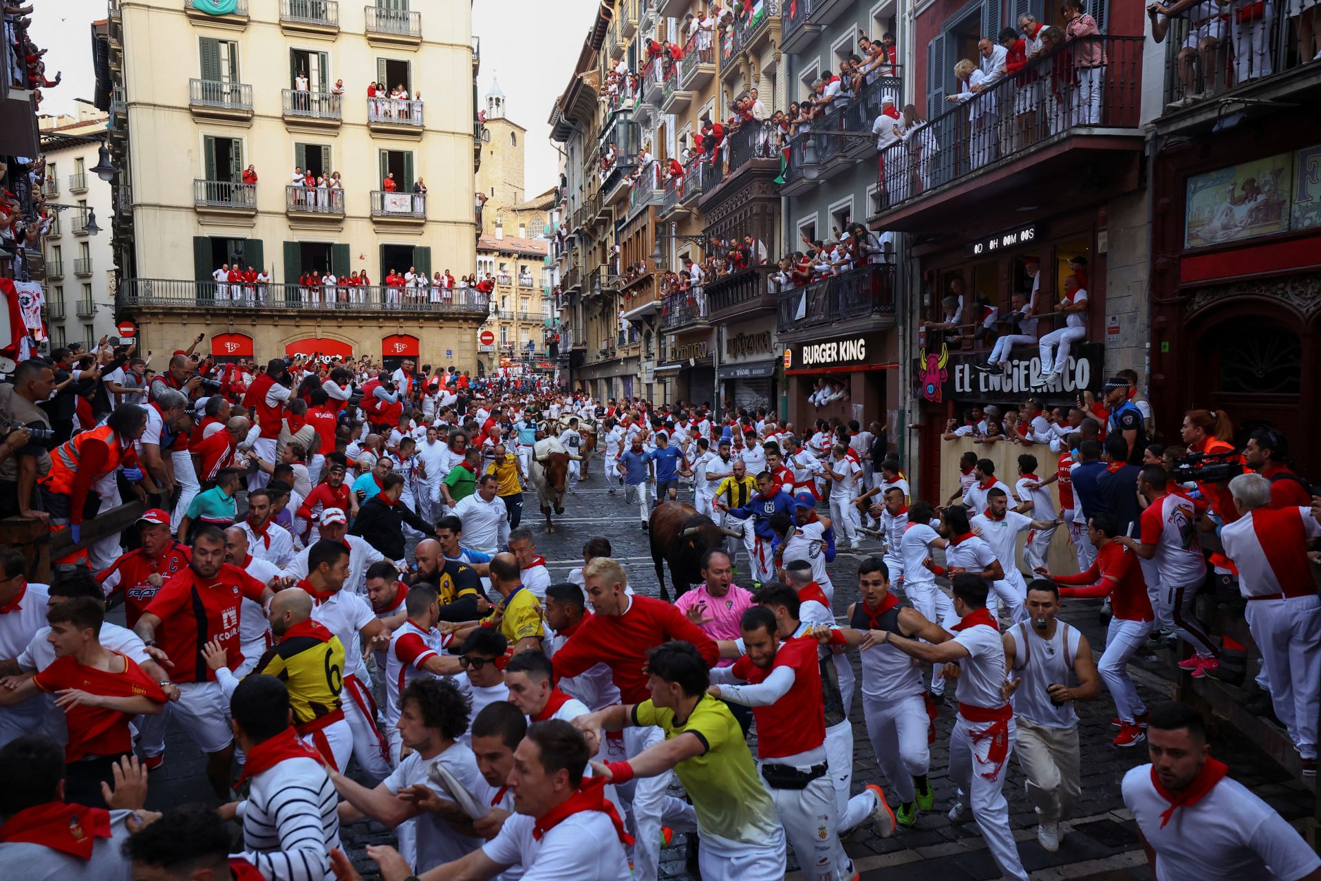 El peligroso segundo encierro de San Fermín 2025, en imágenes