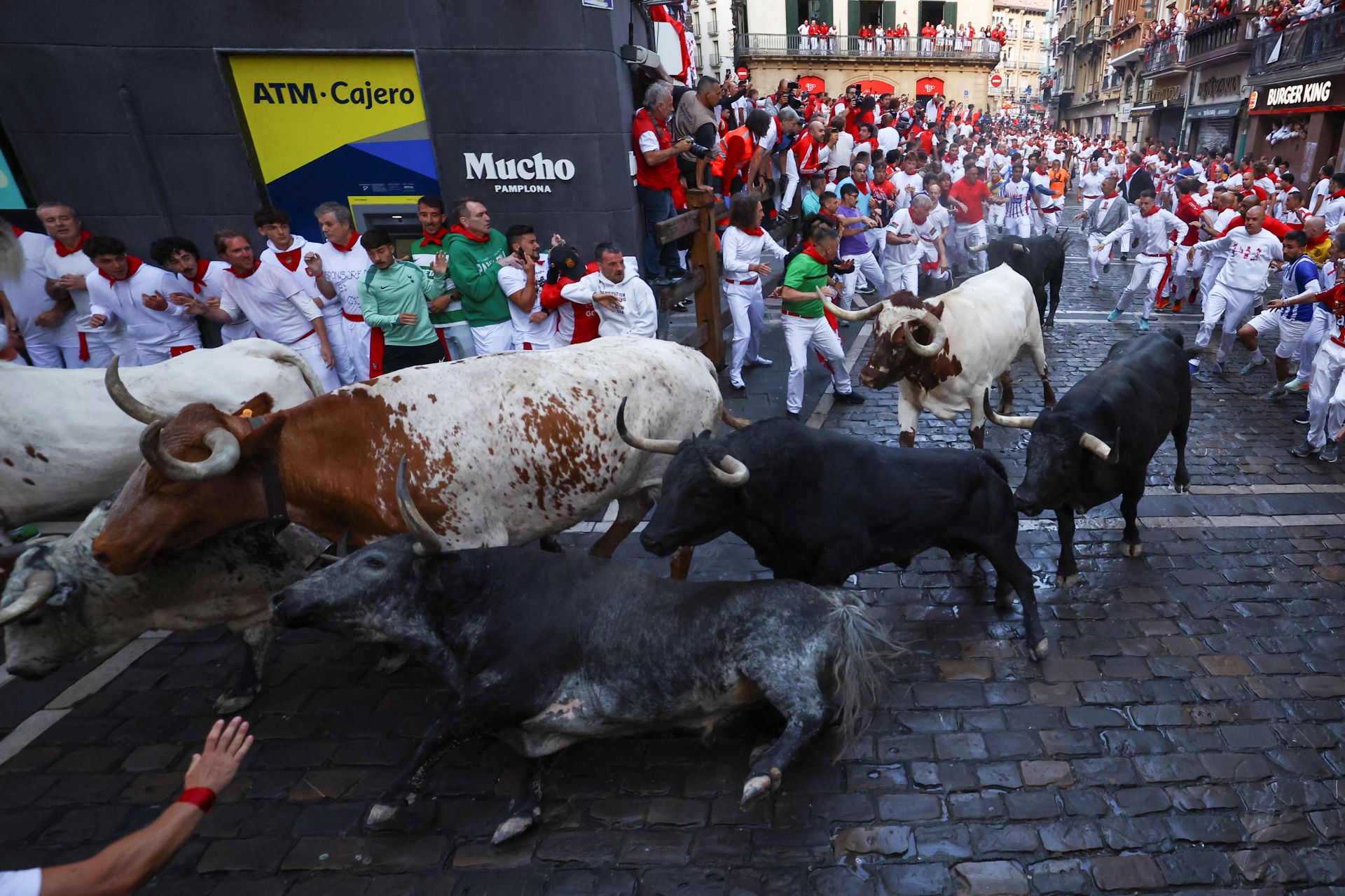 El peligroso segundo encierro de San Fermín 2025, en imágenes