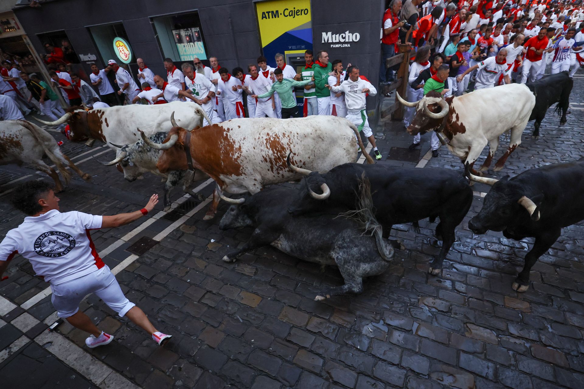 El peligroso segundo encierro de San Fermín 2025, en imágenes