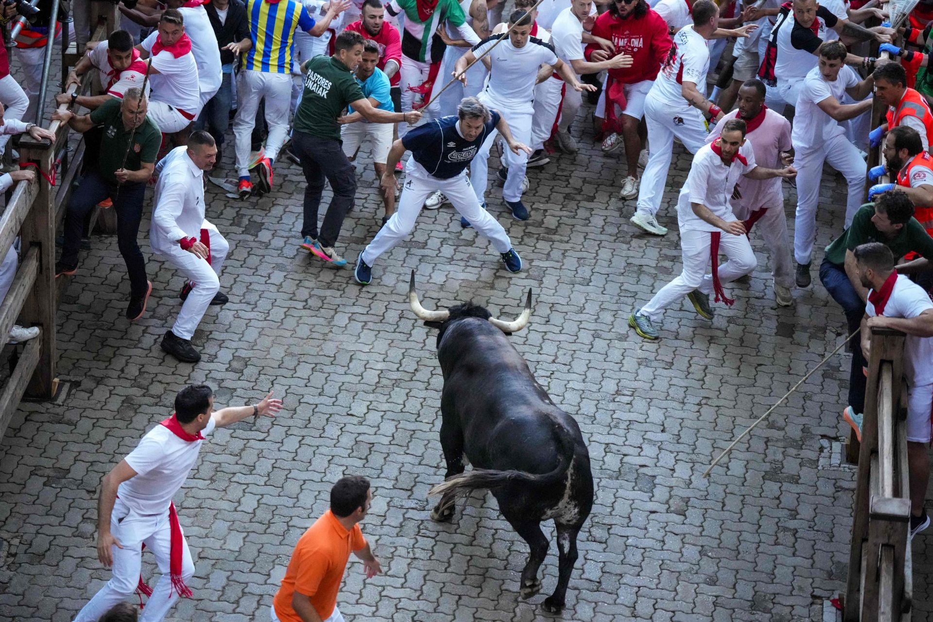 El peligroso segundo encierro de San Fermín 2025, en imágenes