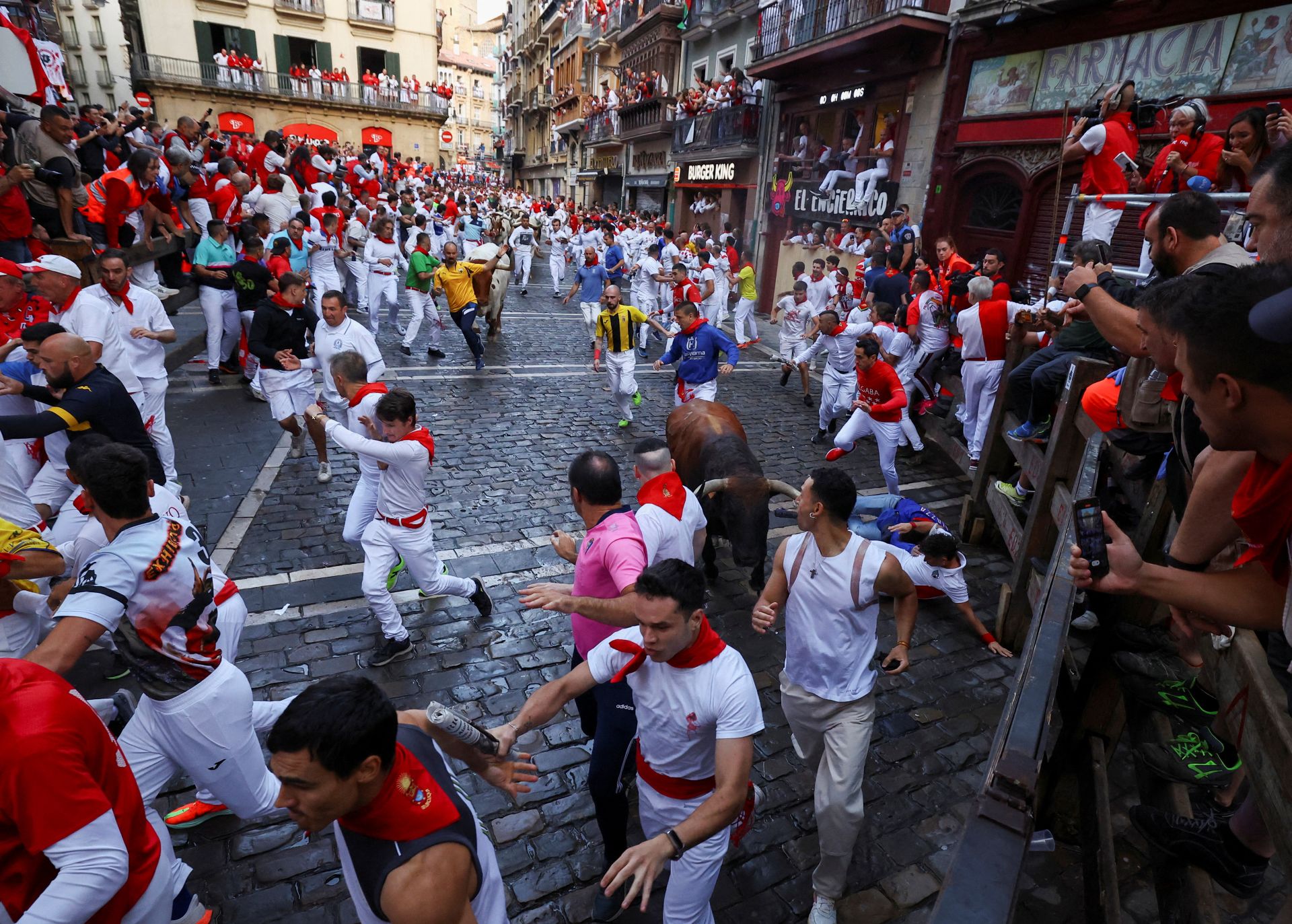 El peligroso segundo encierro de San Fermín 2025, en imágenes