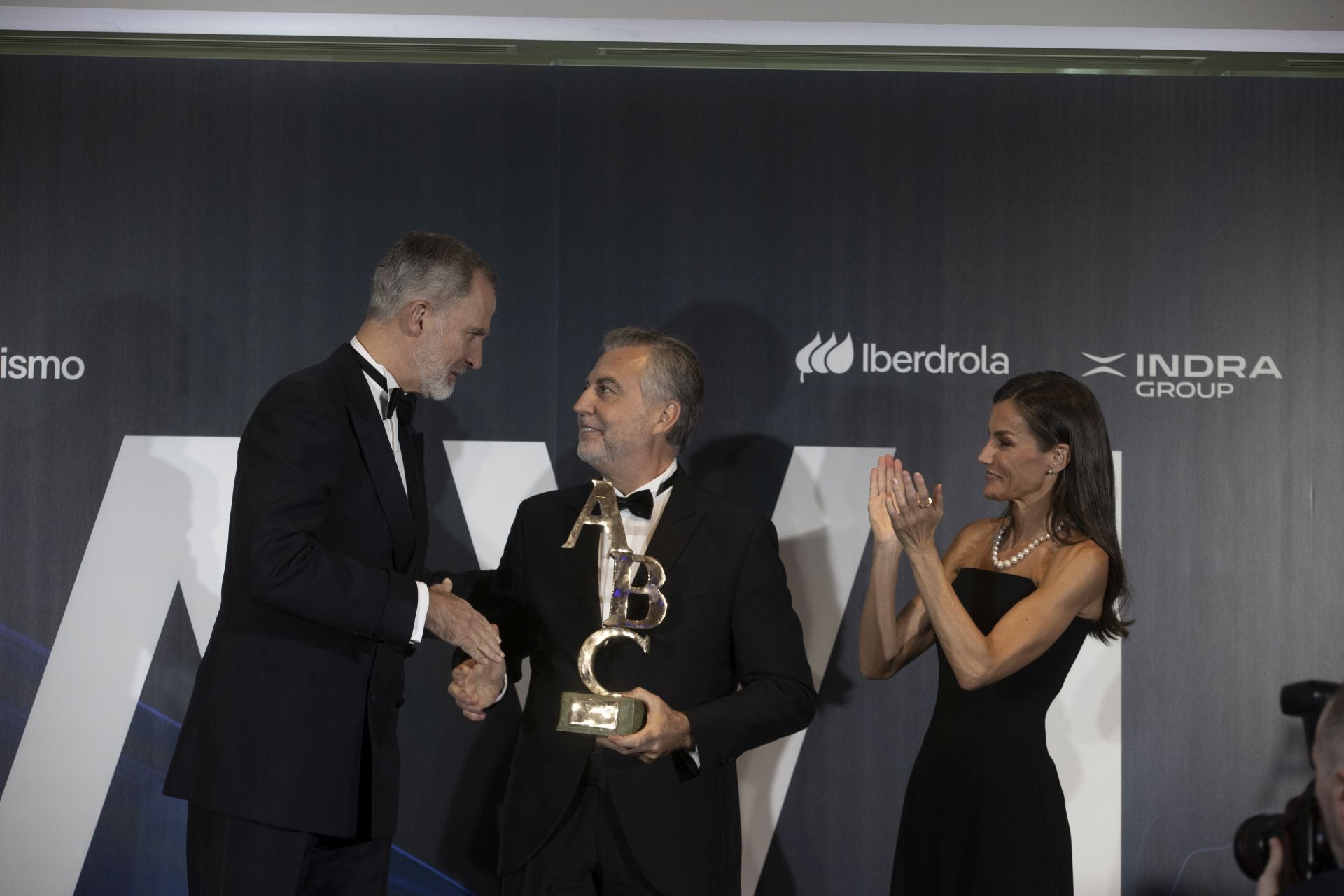 FOTOS | Los Reyes entregan los Premios Cavia 2025