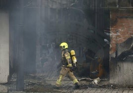 Todos los vídeos del incendio en un bajo comercial en la avenida del Puerto de Valencia