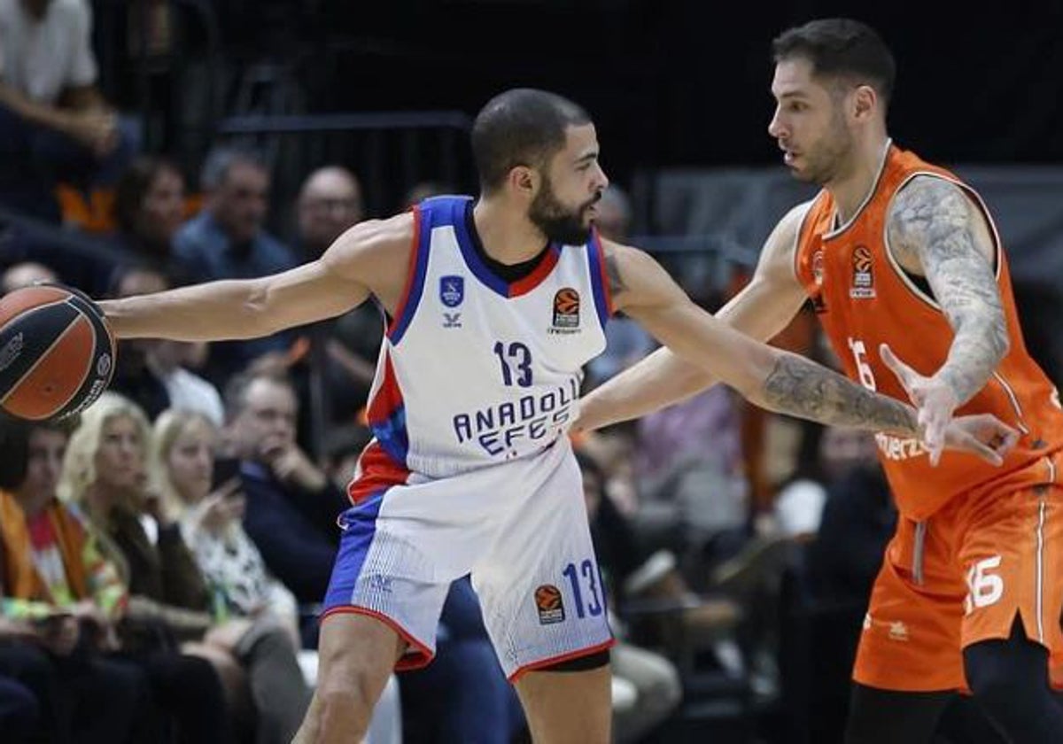 Darius Thompson, en su visita a La Fonteta.
