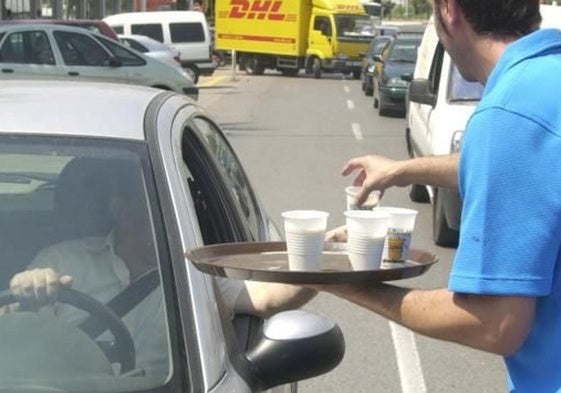Reparto de horchata gratis en Alboraya.
