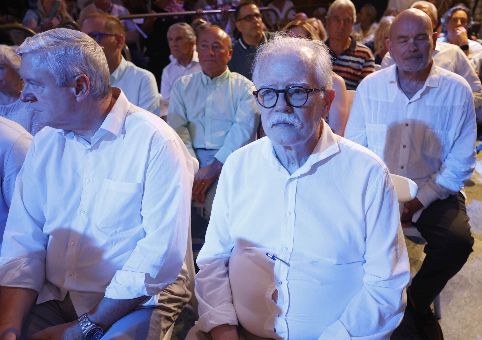 FOTOS | Así ha sido el encuentro de Camps con sus fieles