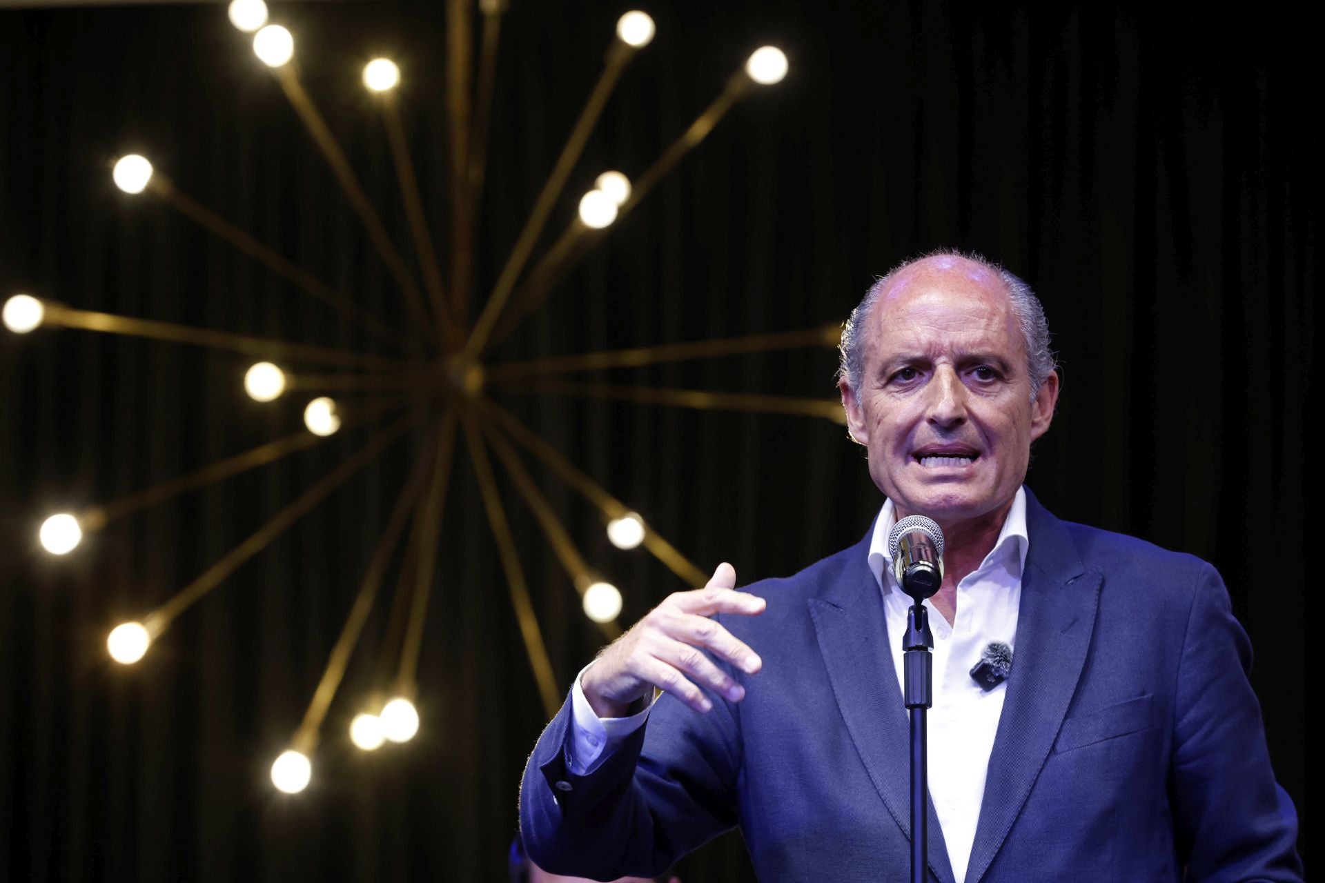FOTOS | Así ha sido el encuentro de Camps con sus fieles