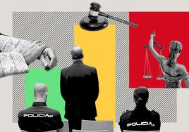 Dos abogados, en la puerta principal de la Ciudad de la Justicia.