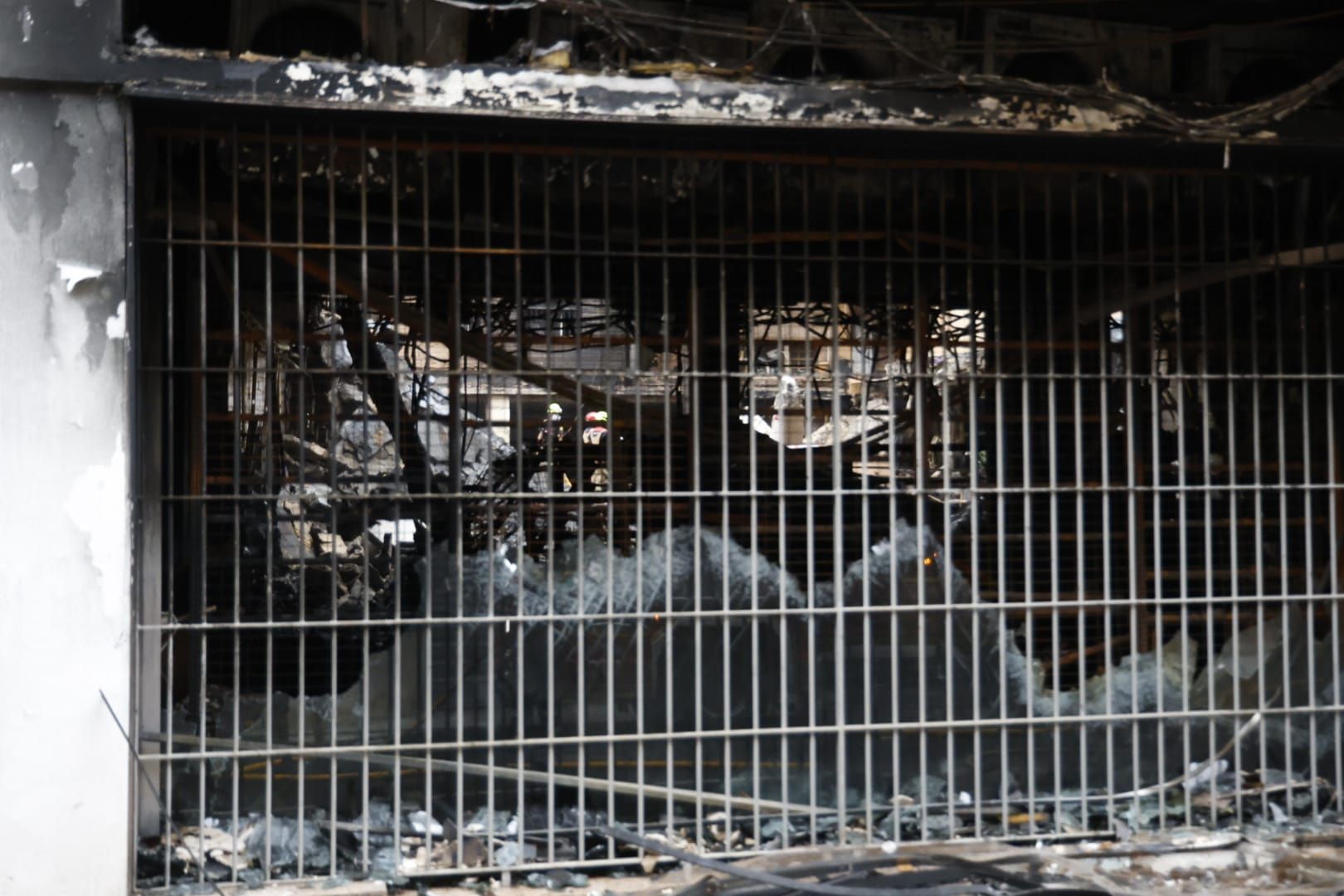 FOTOS | El día después del incendio en la avenida del Puerto