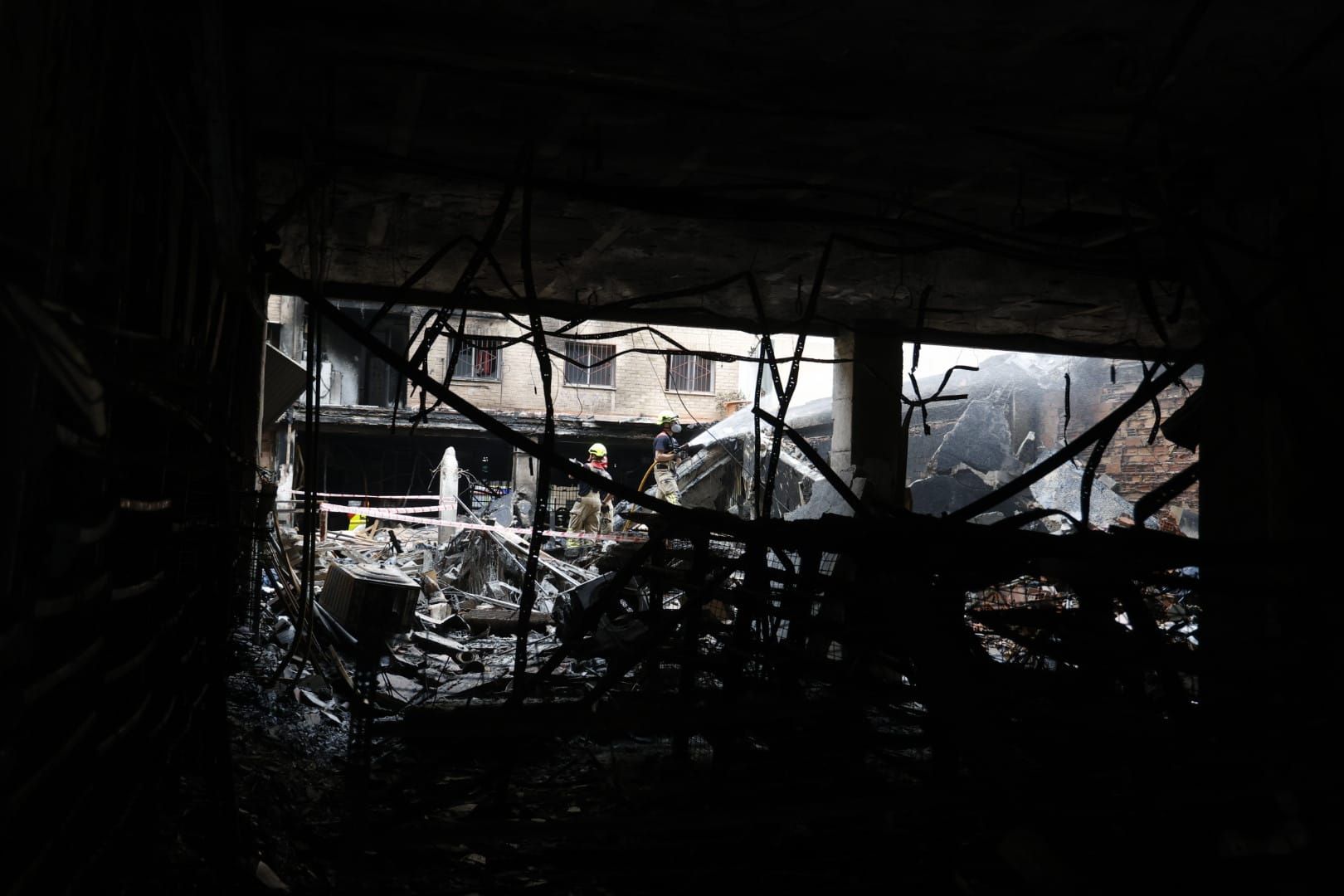 FOTOS | El día después del incendio en la avenida del Puerto