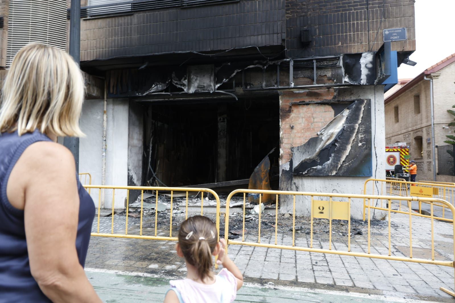 FOTOS | El día después del incendio en la avenida del Puerto