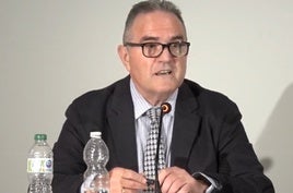 El conselleri para la Reconstrucción, durante su comparencia en la Comisión de la Diputación por la dana.