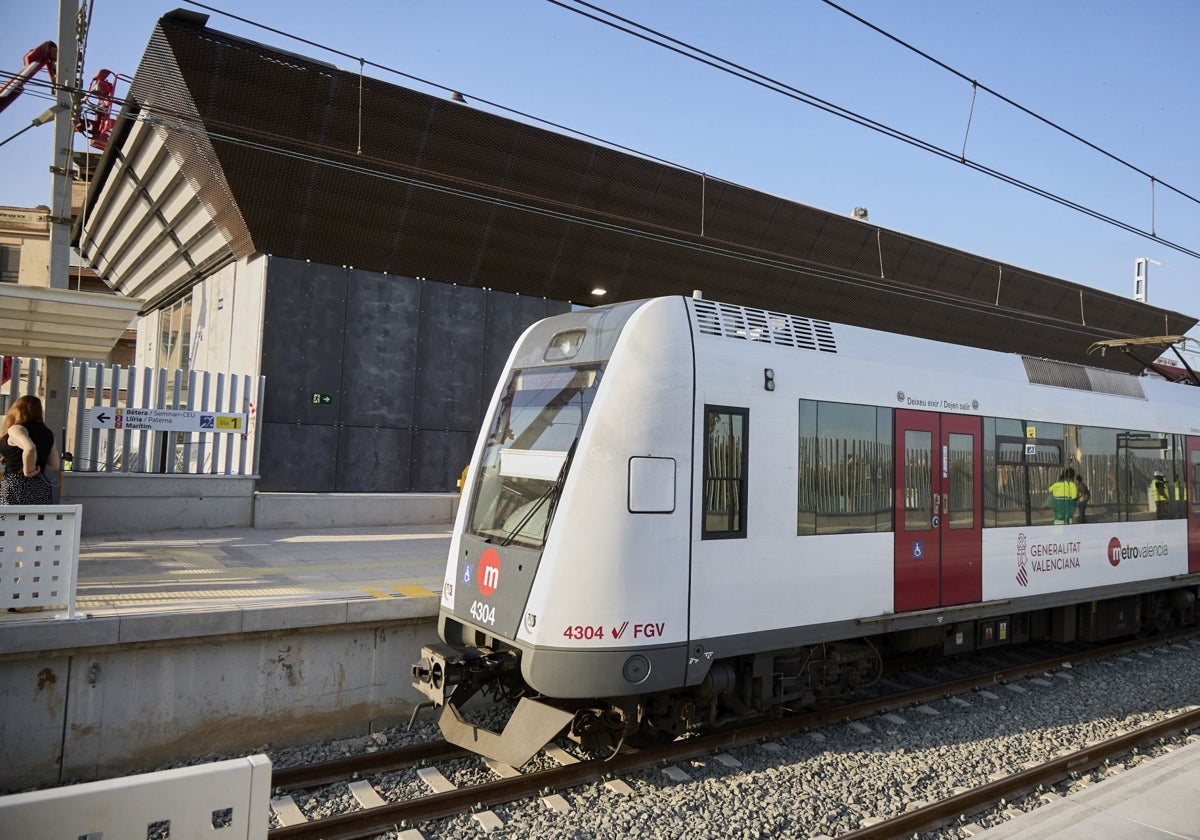 El metro, en la nueva estación de Paiporta.
