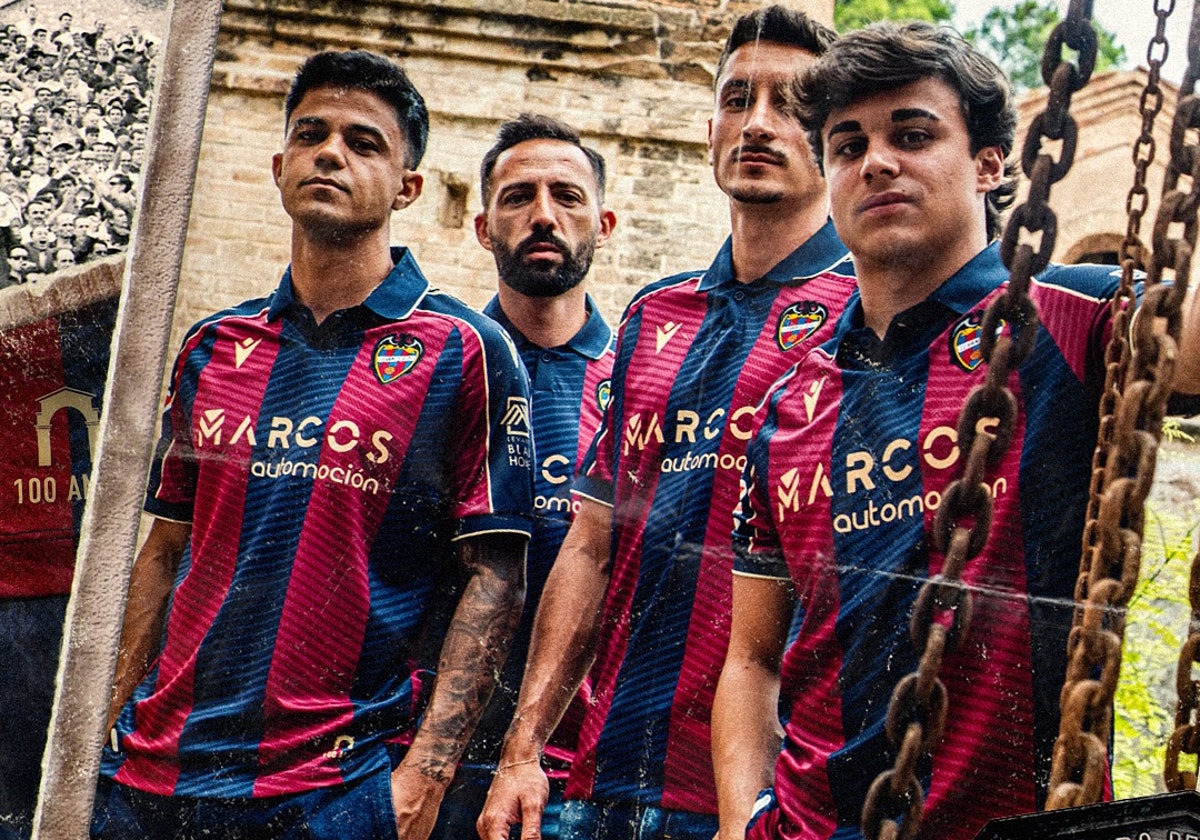 Primera equipación del Levante 2025-26.