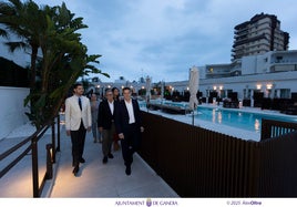 Visita de las autoridades al nuevo hotel.