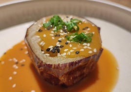 Berenjena con salsa de miso.