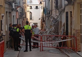 Los efectivos de emergencias en el momento de la actuación tras el derrumbe.