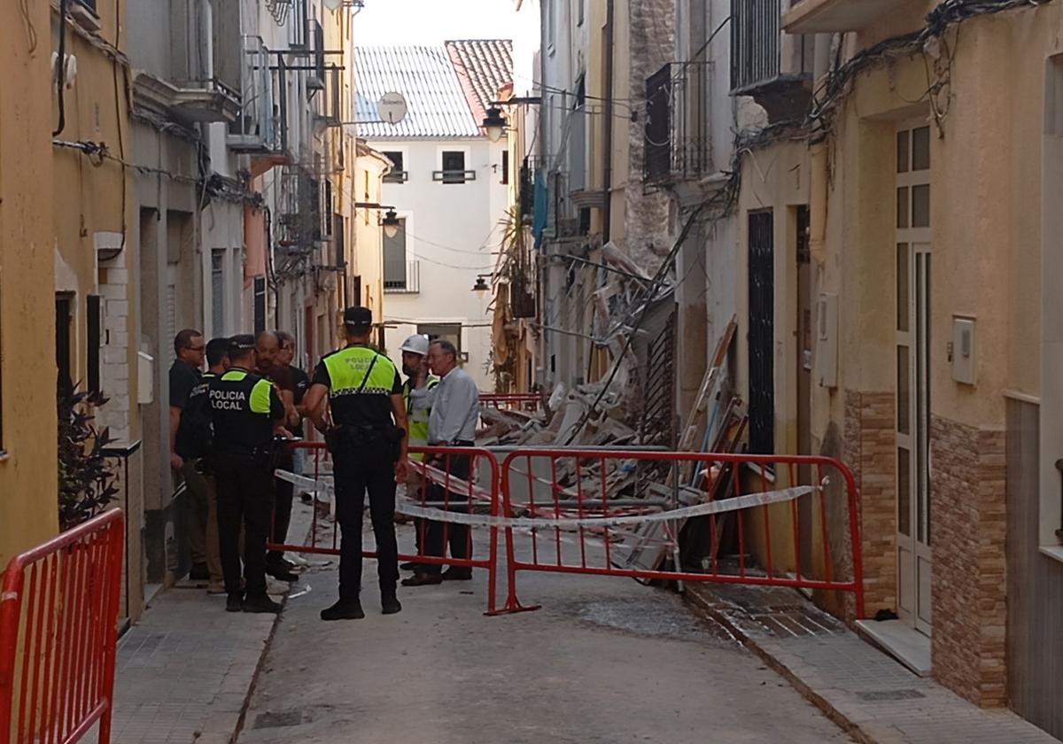 Los efectivos de emergencias en el momento de la actuación tras el derrumbe.